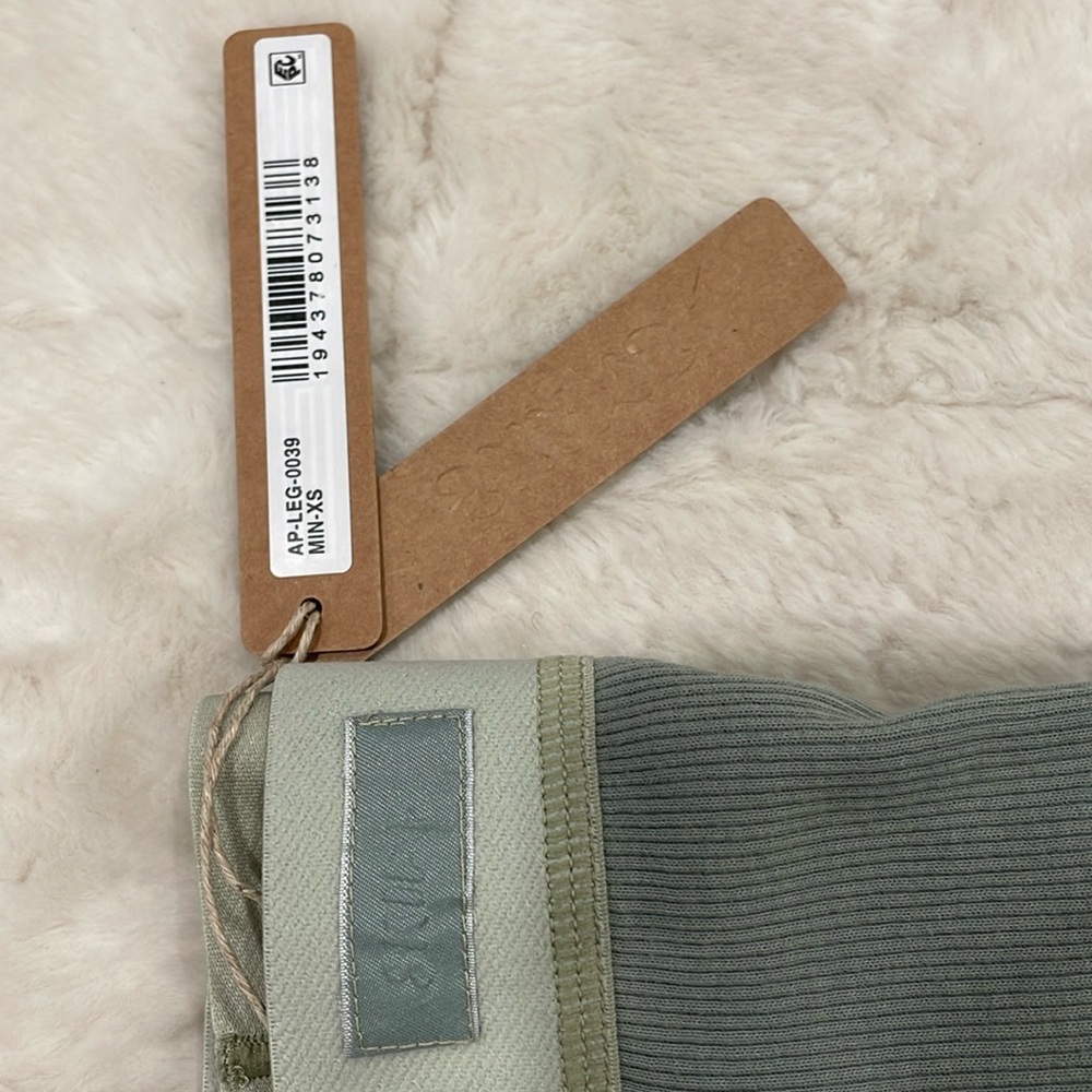 Skims brand new Mint green color . Cotton rib leggings Style AP0039 XS